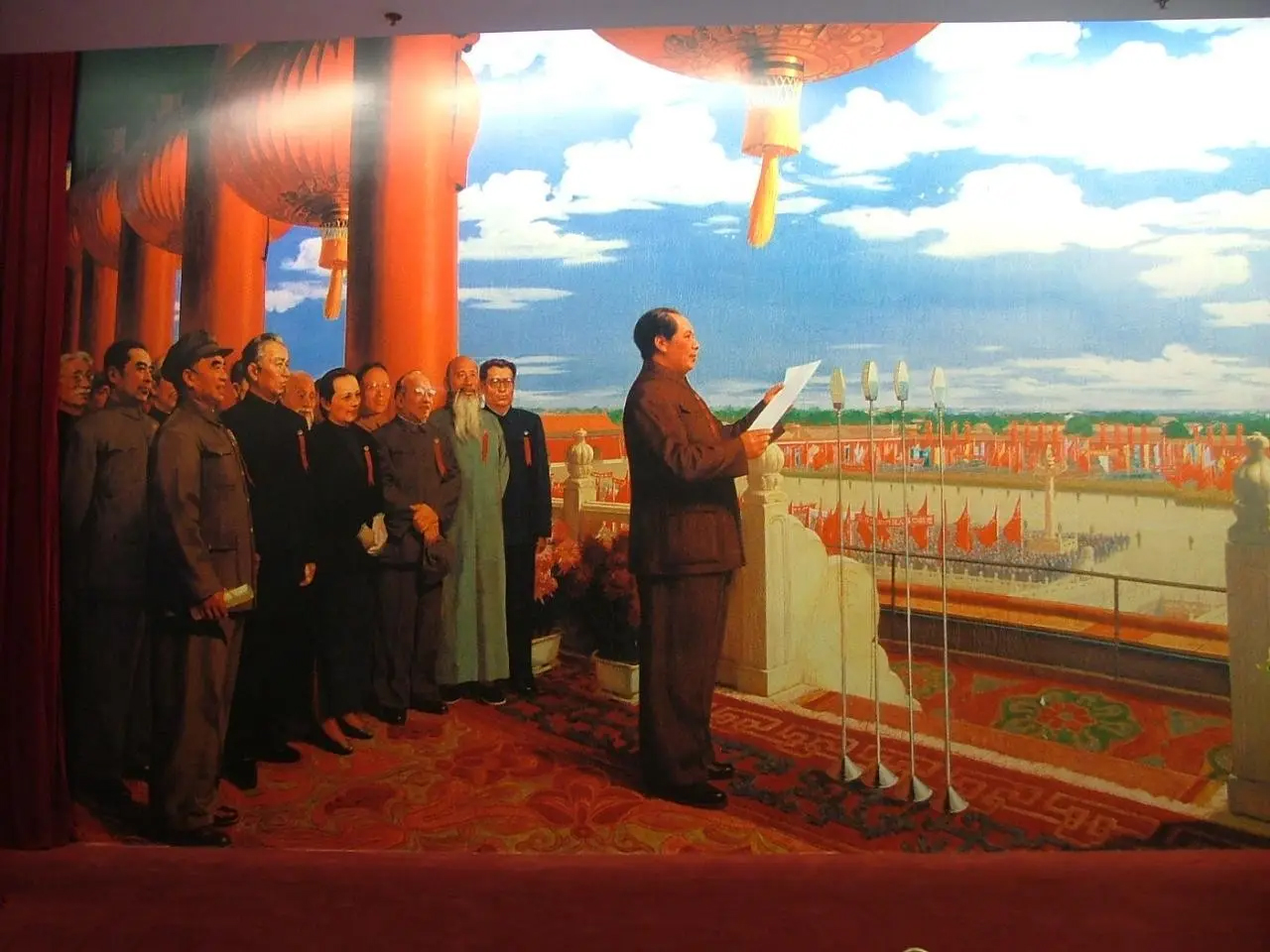 1949年国庆节毛泽东在天安门城楼上